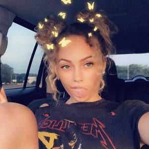 Meet your Posher, Alexis